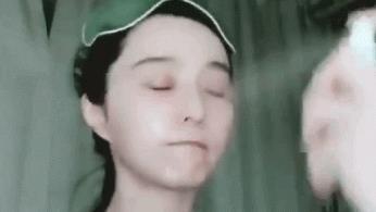 范冰冰头等舱中做美容时的满脸揉通红保养方法详细步骤