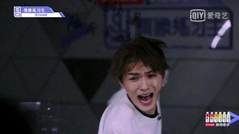 《偶像练习生》学员被女鬼整蛊 蔡徐坤淡定应对朱正廷被吓变形