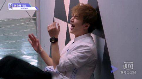 《偶像练习生》学员被女鬼整蛊 蔡徐坤淡定应对朱正廷被吓变形