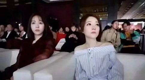 冯提莫周二珂线下同台关系微妙 冯提莫和周二珂谁才是斗鱼一姐?