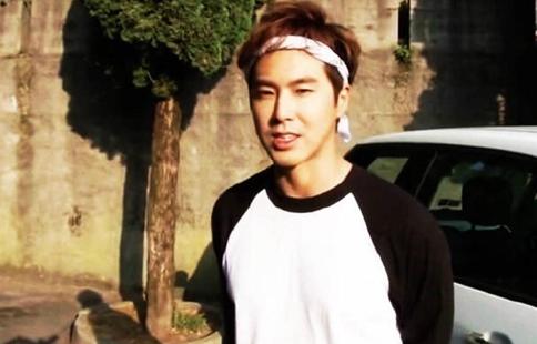 蔡徐坤和郑允浩粉丝互喷 郑允浩被黑粉喂胶水