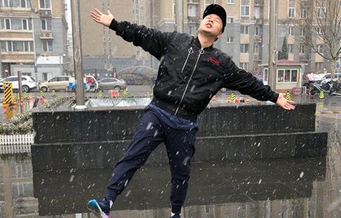 杜海涛正面回应春晚口误 骂自己没用给吴昕打电话称自己要死了