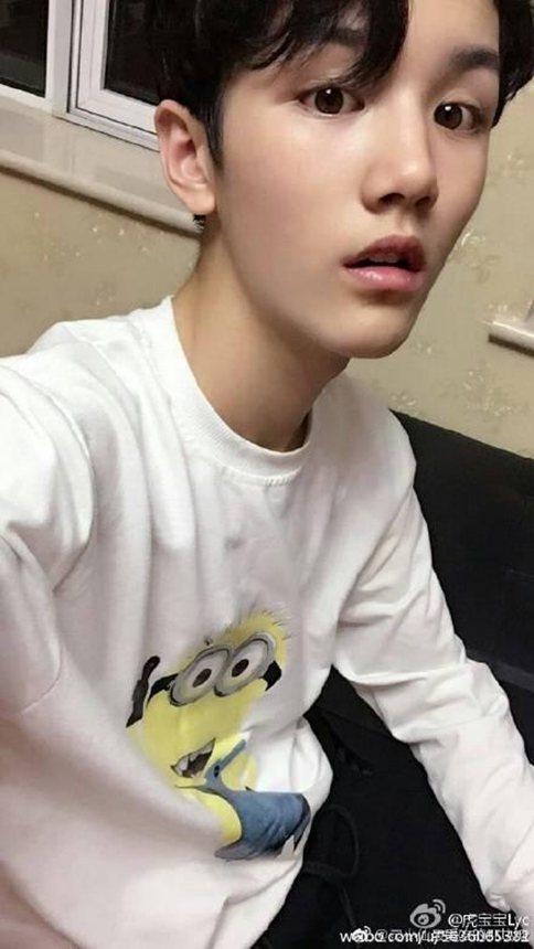 偶像练习生素颜照公开 Justin反差大灵超撞脸鹿晗