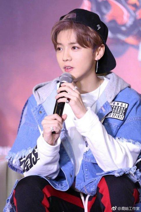 偶像练习生素颜照公开 Justin反差大灵超撞脸鹿晗