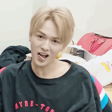 偶像练习生素颜照公开 Justin反差大灵超撞脸鹿晗