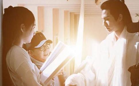 宋威龙和关晓彤关系好吗宋威龙喜欢关晓彤吗具体是怎样的