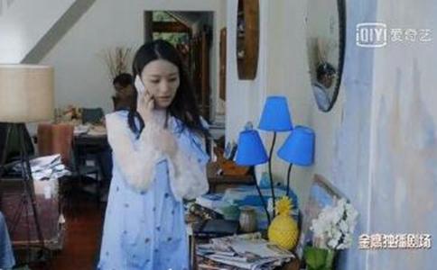 电视剧老男孩中李蕾是李利群的亲生女儿吗