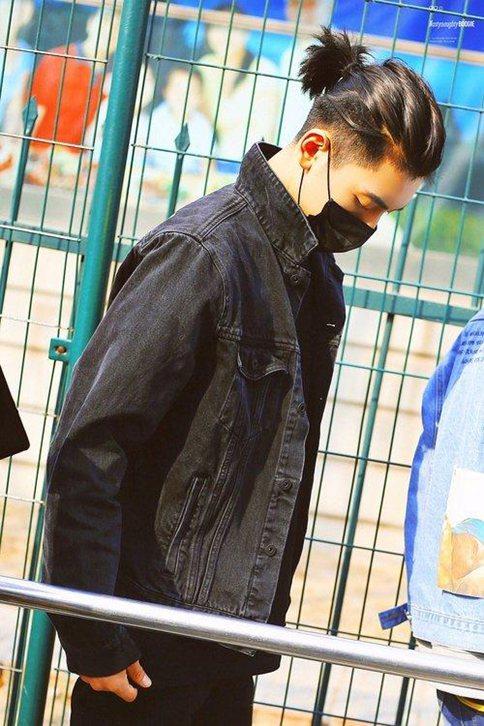 偶像练习生赴美签证照片曝光 蔡徐坤可能和贾斯汀比伯合作