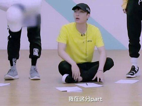 蔡徐坤疑似加入张艺兴小组 演出曲目定位《Mask》