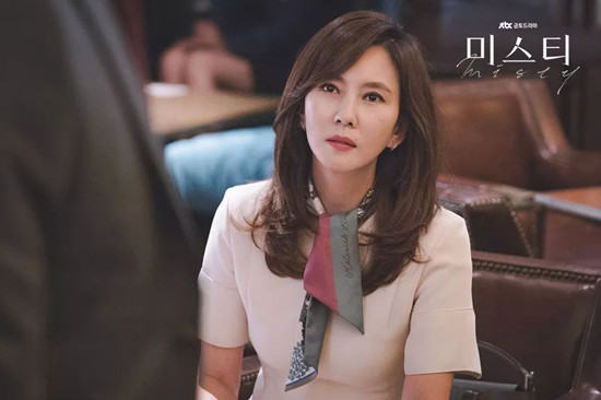 看韩剧迷雾学女主职场穿搭 让你变身时髦又干练的都市职场女性