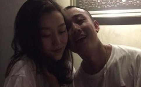 GAI与女友王斯然晒结婚证是怎么回事王斯然个人资料背景介绍