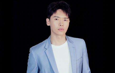 高云翔在国外疑似涉嫌性侵被捕 妻子董璇不作回应