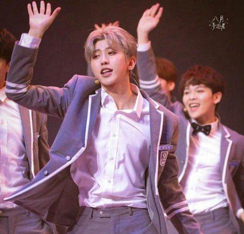 偶像练习生播放量破亿稳居第一 热血劲舞团跌出前五