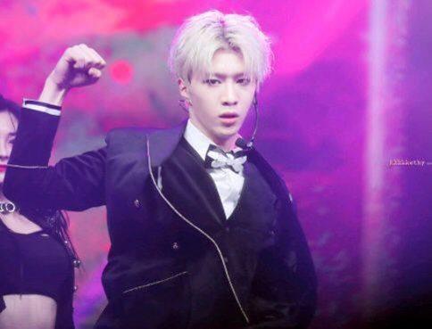 偶像练习生舞姿大比拼 最燃的还是蔡徐坤