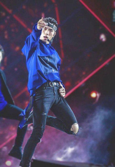 偶像练习生舞姿大比拼 最燃的还是蔡徐坤