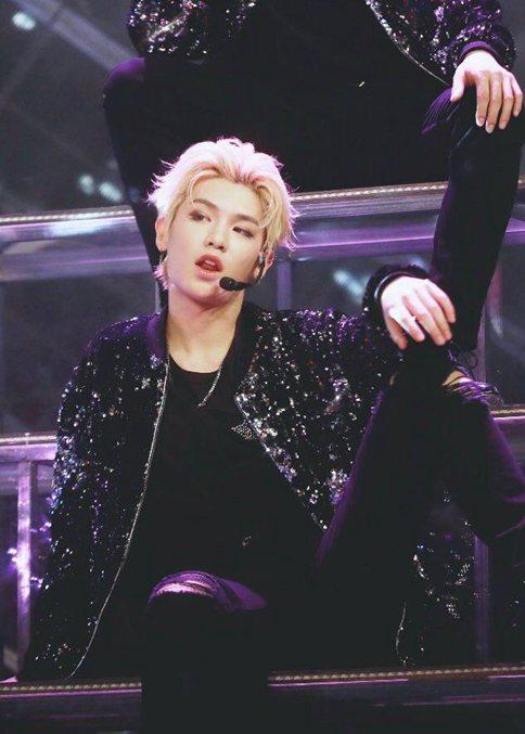 偶像练习生舞姿大比拼 最燃的还是蔡徐坤