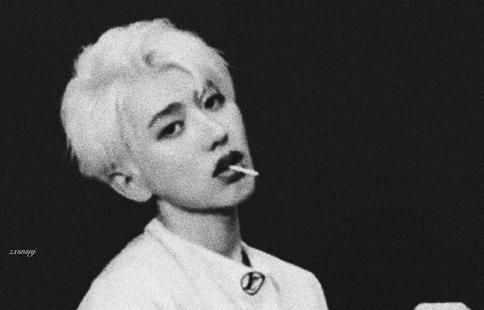 偶像练习生九人拍摄时尚芭莎 蔡徐坤站C位