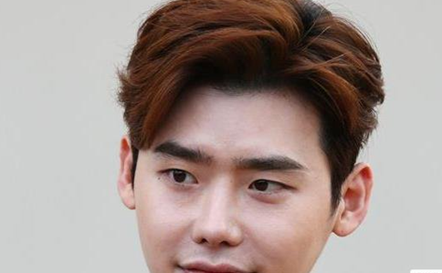 李钟硕为什么签约YNK 成立工作室原因