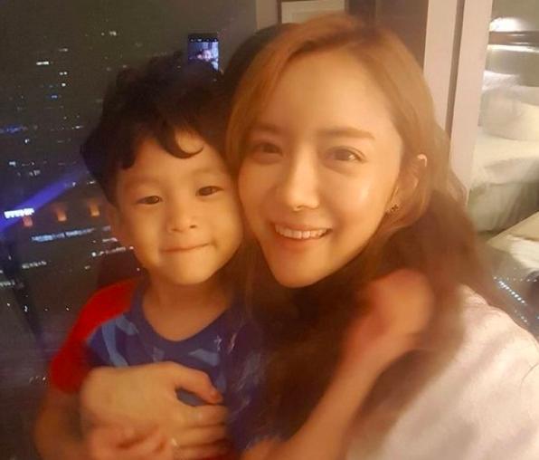 《放羊的星星》女主刘荷娜近照曝光