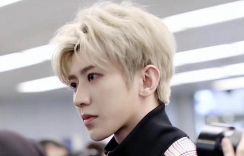 蔡徐坤到达洛杉矶接机粉丝爆满 蔡徐坤会超越鹿晗么?