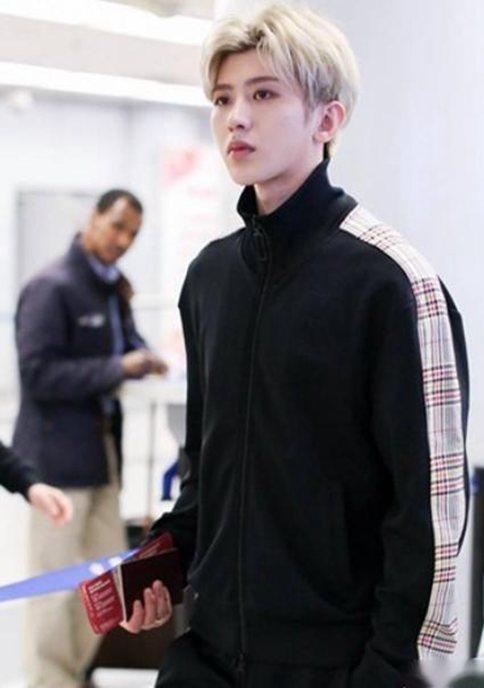 蔡徐坤到达洛杉矶接机粉丝爆满 蔡徐坤会超越鹿晗么?