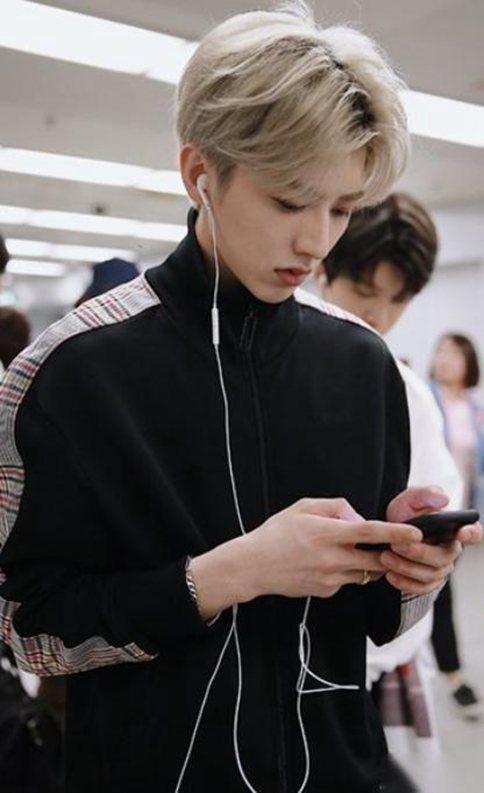 蔡徐坤到达洛杉矶接机粉丝爆满 蔡徐坤会超越鹿晗么?