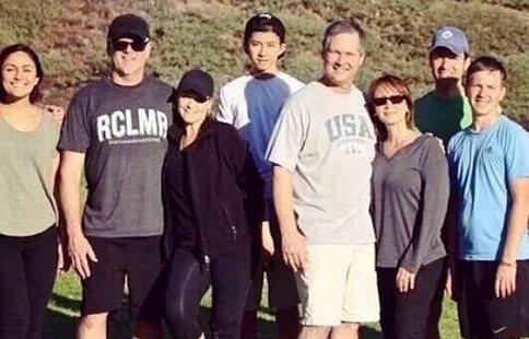 蔡徐坤到达洛杉矶接机粉丝爆满 蔡徐坤会超越鹿晗么?