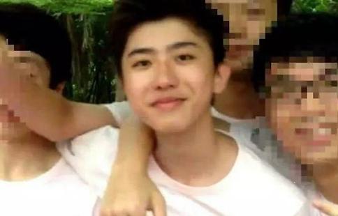 蔡徐坤中学照片流出 颜值怎么样自己来看吧