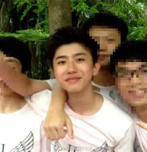 蔡徐坤中学照片流出 颜值怎么样自己来看吧