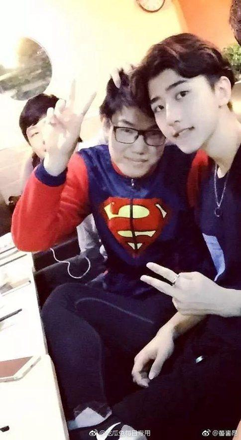 蔡徐坤中学照片流出 颜值怎么样自己来看吧