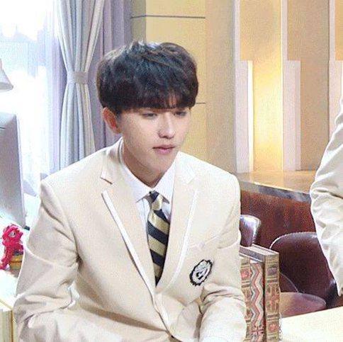 蔡徐坤中学照片流出 颜值怎么样自己来看吧