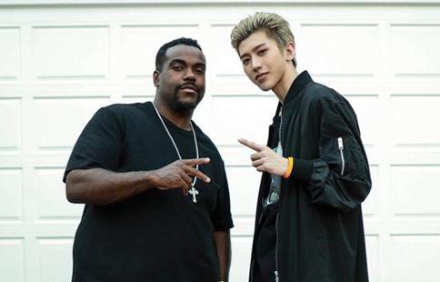 和蔡徐坤合影的大神是谁你们知道么?蔡徐坤可能要推新单曲