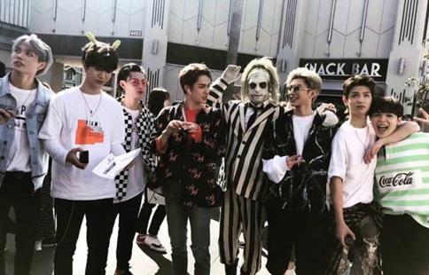 蔡徐坤范丞丞童年照大对比 谁更自然一目了然 蔡徐坤范丞丞童年照大对比 谁更自然一目了然