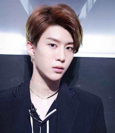 蔡徐坤范丞丞童年照大对比 谁更自然一目了然 蔡徐坤范丞丞童年照大对比 谁更自然一目了然