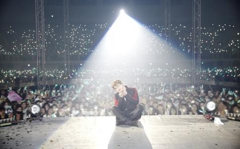 钟铉冥诞最后演唱会照片曝光