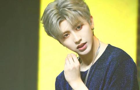 蔡徐坤小学照片曝光 大眼睛高鼻梁萌翻粉丝 蔡徐坤小学照片曝光 大眼睛高鼻梁萌翻粉丝