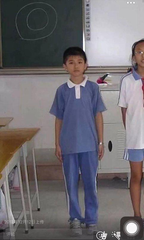 蔡徐坤小学照片曝光 大眼睛高鼻梁萌翻粉丝 蔡徐坤小学照片曝光 大眼睛高鼻梁萌翻粉丝