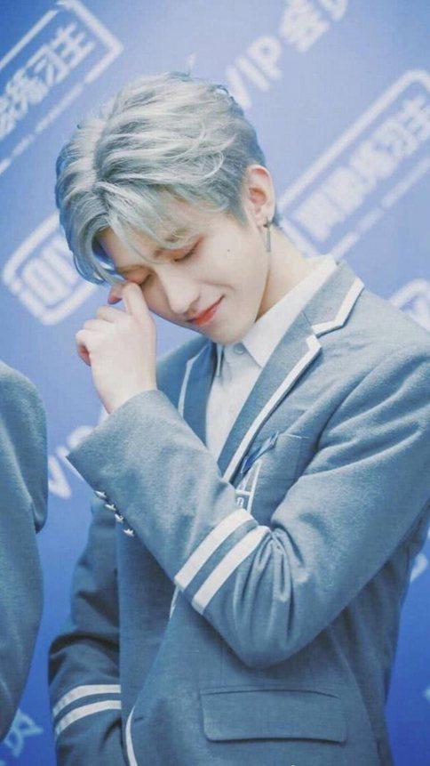 蔡徐坤小学照片曝光 大眼睛高鼻梁萌翻粉丝 蔡徐坤小学照片曝光 大眼睛高鼻梁萌翻粉丝