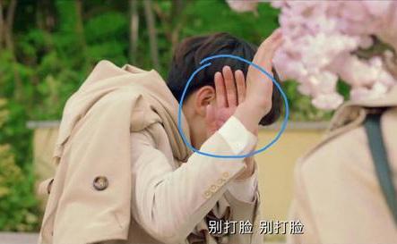 蔡徐坤首演男主角演技获好评 不过蔡徐坤手掌发红是怎么回事?