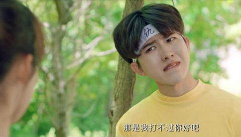 蔡徐坤首演男主角演技获好评 不过蔡徐坤手掌发红是怎么回事?