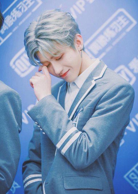 蔡徐坤热度力压易烊千玺 蔡徐坤潜力引经纪公司关注 蔡徐坤热度力压易烊千玺 蔡徐坤潜力引经纪公司关注