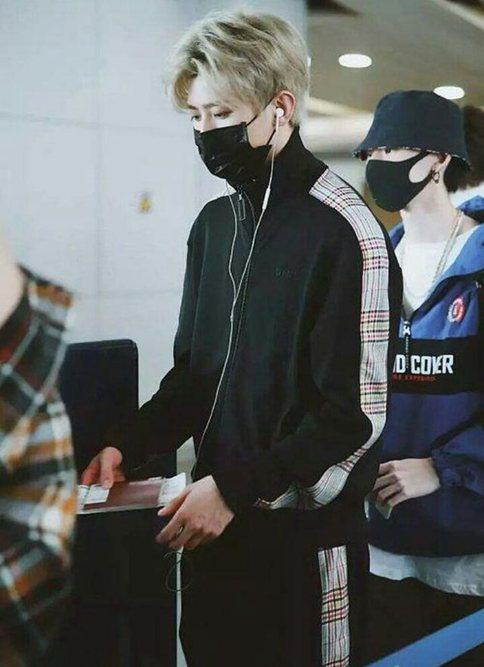 网传蔡徐坤5月24日录制快乐大本营 去三里屯狂选七套服装 网传蔡徐坤5月24日录制快乐大本营 去三里屯狂选七套服装