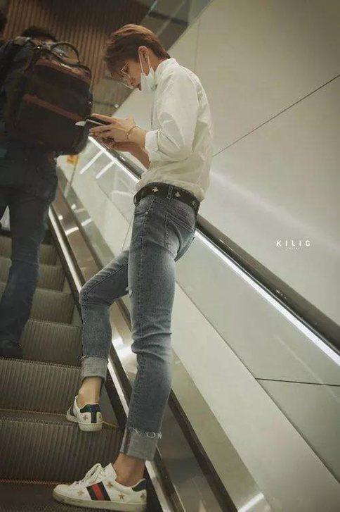 网传蔡徐坤5月24日录制快乐大本营 去三里屯狂选七套服装 网传蔡徐坤5月24日录制快乐大本营 去三里屯狂选七套服装