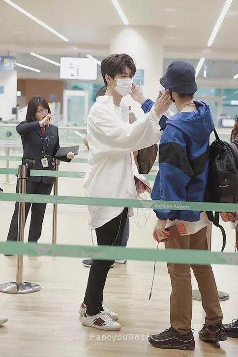 网传蔡徐坤5月24日录制快乐大本营 去三里屯狂选七套服装 网传蔡徐坤5月24日录制快乐大本营 去三里屯狂选七套服装