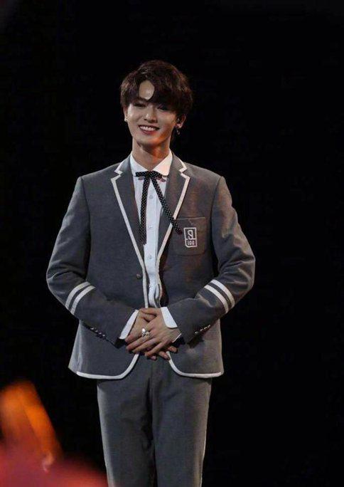 偶像练习生出道九人你还满意么?蔡徐坤领先2000万票C位出道