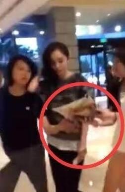 也不用指望着卓伟了 看看这剧就能掌握娱乐圈黑幕和八卦