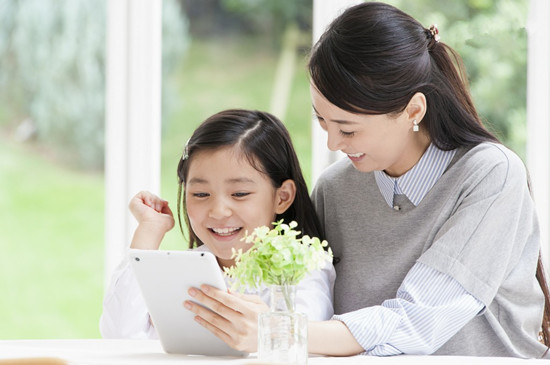 哪些食物会导致孩子性早熟 孩子性早熟家长应该如何应对呢