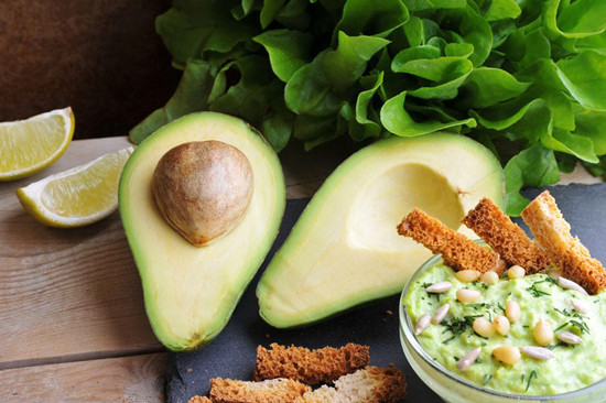 牛油果有黑丝还能吃吗 牛油果出现黑丝吃了或致中毒