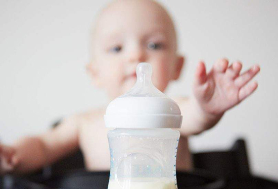 宝宝几个月能吃盐 宝宝几个月能吃糖