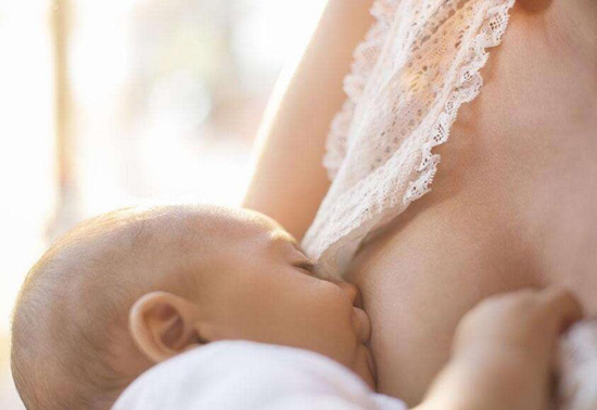 产妇乳头被宝宝吸破了怎么办 怎么喂奶乳头不会被吸破